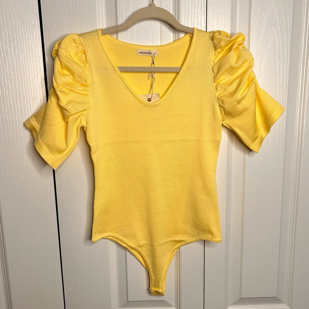 ANDTHEWHY Women’s Yellow Ruffle Sleeves V-Neck Thong Bodysuit NWT Stretch